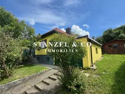 SONNIGER BAUGRUND MIT BUNGALOW IN GRÜN - BESTLAGE