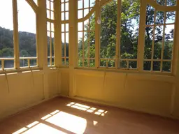 Wohnen in einer Villa! - 100 m² Mietwohnung mit ca. 6.000m² Garten zur Mitbenutzung - Nähe Langenlois