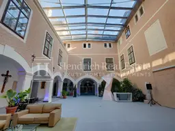 Saniertes 2.200 m² Wohnschloss mit Potential am Wiener Stadtrand - 5 Hektar Park