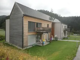 Mietkaufwohnung mit großzügigem Garten inklusive Küche und Carport