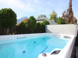 PREMIUM REIHENENDHAUS MIT POOL!