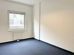 PROVISIONSFREI VOM EIGENTÜMER! GROSSZÜGIGES BÜRO BEI ALT-ERLAA!