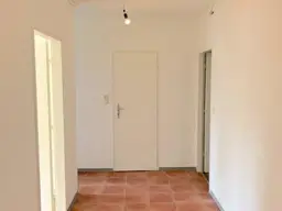 (RESERVIERT) PROVISIONSFREI VOM EIGENTÜMER! UNSANIERTE 3-ZIMMER WOHNUNG MIT BALKON NÄHE LICHTENTALERPARK!