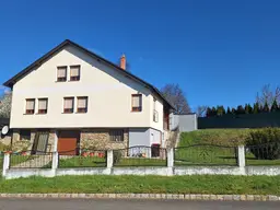 Einfamilienhaus auf großem Grundstück