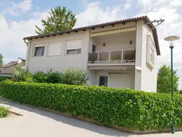Zweifamilienhaus mit großem Garten zu verkaufen!