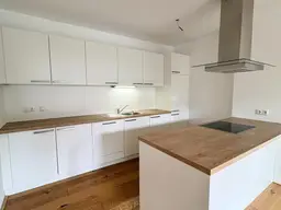 Große Dachgeschoßwohnung inkl. Einbauküche &amp; Loggia - TG-ABSTELLPLÄTZE KOSTENLOS - Top B13
