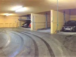 Schöne Garagenplätze bei der U3 Hütteldorfer Straße