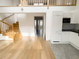 Exklusive 3-Zimmer Maisonettewohnung mit sonniger Terrasse in U-Bahn-Nähe