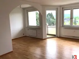 K3 - WOHNEN AM SPITALBERG. Top-sanierte 3-Zimmer Eigentumswohnung in Bestlage, neuwertig, Südbalkon mit wunderbarem Ausblick auf Klagenfurt und die Karawanken.