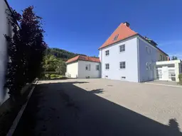Geschäfts- /Wohnhaus mit Büros und Garten++