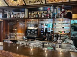 Etabliertes, voll eingerichtetes Café in attraktiver Lage zu vermieten
