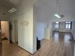 ~ 200 m² klimatisierte Bürofläche im EG (teilbar)