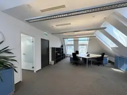 Modernes Dachgeschossbüro | voll Möbliert | Nähe Innenstadt &amp; Augarten