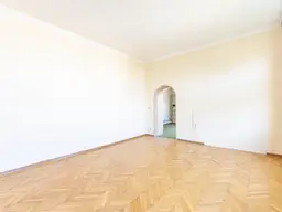 Sanierungsbedürftige Wohnung in wunderschönem Gründerzeithaus nähe U3