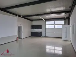 Hochwertig ausgestattete Halle mit Werkstattwidmung/Lagerflächen/Schauräume/ großzügige Freiflächen-alle Nebenräume!!