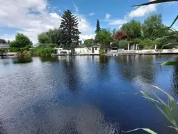 Den Preis noch um eine Jahresmiete gesenkt! Die DIREKTE Lage am See jetzt noch genießen !!