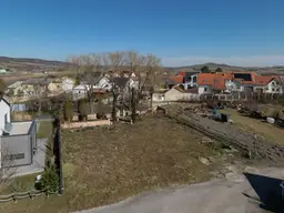Voll aufgeschlossenes Grundstück in ruhiger Siedlungslage von Winden