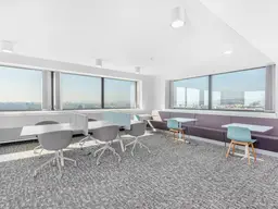 Werden Sie Teil einer Coworking-Gemeinschaft in Regus Millennium Tower