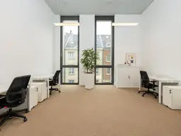 Privater Büroraum für 4 Personen in Regus Cityport 11
