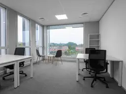 Privater Büroraum für 3 Personen in Regus Flybridge 