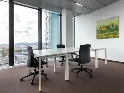 Privater Büroraum für 3 Personen in Regus Twin Towers 