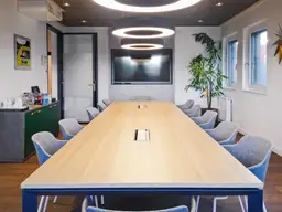 Privater Büroraum für 4 Personen in Regus Airport West 