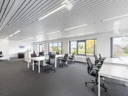 Privater Büroraum für 5 Personen in Regus Flybridge 