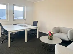 Privater Büroraum für 2 Personen in Regus Airport West 