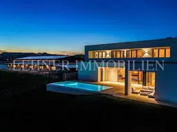 ANWESEN DER SUPERLATIVE – LUXUSVILLA MIT EXKLUSIVEM PFERDESTALL AUF IDYLLISCHEN 27.760 M. GRUNDSTÜCK, MIT HOCHMODERNER PHOTOVOLTAIKANLAGE (324 KWP)