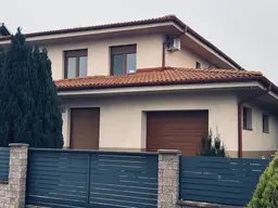 Neuwertiges Einfamilienhaus mit Garten und Terrasse in Deutsch Jahrndorf!