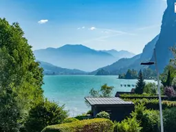 Sehr exklusives Haus mit Badegrund und Boje am Mondsee