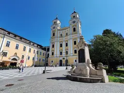 Exklusives Wohnen im Schloss Mondsee mit Badeplatzmitnutzung!