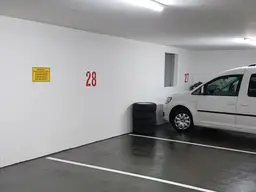 Moderne, helle PKW-Stellplätze in der Tiefgarage, günstige Lage im Zentrum Saalfeldens, Lofererstraße (Kfz-TG-Parkplatz)