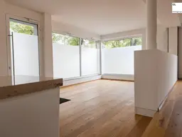 Repräsentative Gewerbefläche mit großzügiger Schaufensterfront zu vermieten