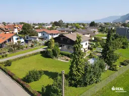 Zweifamilienhaus auf sehr großem Grundstück in Hohenems
