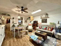 Großzügige 2-Zimmerwohnung mit Balkon &amp; Carportparkplatz