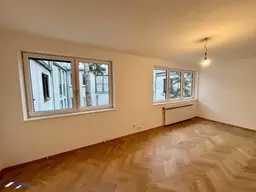 SCHULTZ IMMOBILIEN - Top renovierte 5-Zimmer Wohnung zu mieten!