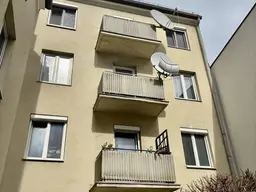 SCHULTZ IMMOBILIEN - Zwei Zimmer Wohnung im Dachgeschoss mit Fernblick!