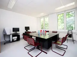+Modernes Büro 545m² (oder 2x270m²) , 15-20 Räume insgesamt möglich, Teeküche, Toiletten, optionale PKW Stellplätze, optionaler Keller+