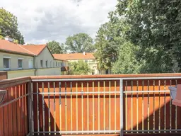 +Wien-Grenze + Helle, gemütliche 3 -Zimmer + mit 36 m² Wohnküche und 7,8 m² Balkon + grüner Innenhof, hell, ruhig, 1. OG, Dachgeschoss, D+
