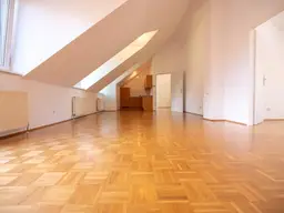 +VOR den Toren WIENS + Helle, gemütliche 3 -Zimmer + mit 36 m² Wohnküche und 7,8 m² Balkon + grüner Innenhof, hell, ruhig, 1. OG, Dachgeschoss+