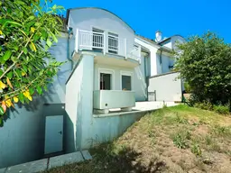 Großzügiges Familienhaus, 5 Zimmer, Vollkeller, Fußbodenheizung, Großer Garten, Garage plus weiterer Abstellplatz, Grünlage