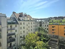 Helle 4-Zimmer Wohnung mit Loggia und privater Garage