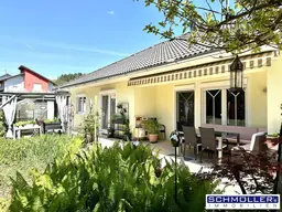 Wohlfühl-Bungalow mit Pool in idyllischer Lage