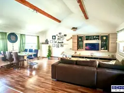 Großzügige Dachgeschoss Wohnung