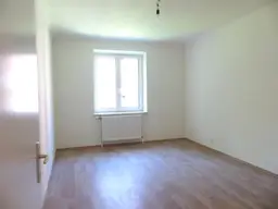 "Helle 3-Zimmerwohnung im Hochparterre mit Gemeinschaftsgarten - WG-tauglich"