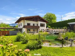 Wohnen wie im Urlaub – Gepflegtes Wohnhaus mit Naturschwimmteich in Baldramsdorf