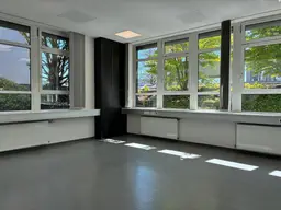 Arbeiten mit Stil: Helles Büro im repräsentativen Business Center in Traun - 104 m²