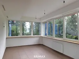 Büro oder Geschäftsfläche mit Lagermöglichkeit und Parkplätze