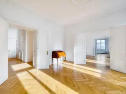 ELEGANTE, GENERALSANIERTE 6-ZIMMER ALTBAUWOHNUNG mit Parkblick
